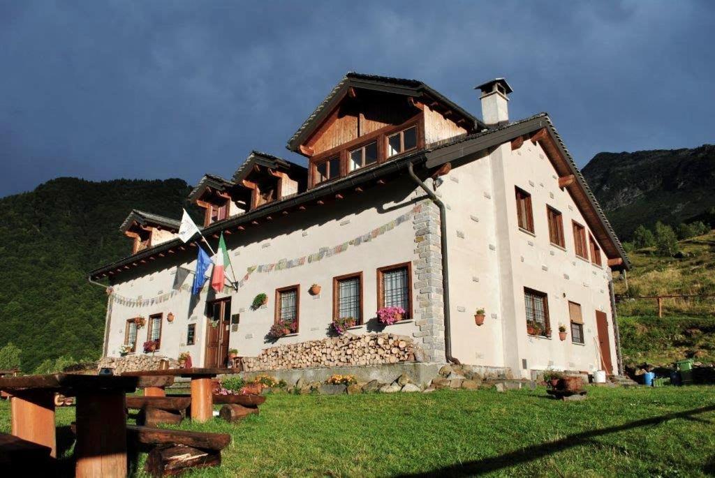 הוסטל Trontano Rifugio Parpinasca מראה חיצוני תמונה